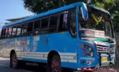 വിദ്യാർഥികൾ സഞ്ചരിച്ച സ്കൂൾ വാനിന് പിന്നിൽ സ്വകാര്യ ബസ് ഇടിച്ചു; കുട്ടികൾക്കടക്കം പരിക്ക്