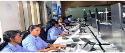 അന്താരാഷ്ട്ര തുറമുഖത്തിൽ യാർഡ് ക്രെയിനുകളുടെ ചലനം നിയന്ത്രിച്ച് വിഴിഞ്ഞത്തെ വനിതകൾ