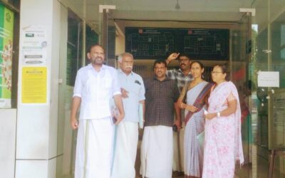 കോണ്ഗ്രസ്സ് കൗണ്സിലര്മാർ നഗരസഭാ ഓഫീസ് കവാടത്തിനു മുന്നില് പ്രതിക്ഷേധിച്ചു