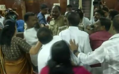 ഹെഡ്‌ഗേവാറിന്റെ പേരില്‍ കയ്യാങ്കളി; പാലക്കാട് നഗരസഭയില്‍ കൂട്ടയടി; കൗണ്‍സിലര്‍ കുഴഞ്ഞുവീണു