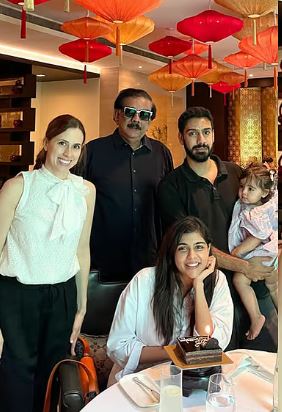 കല്യാണിയുടെ പിറന്നാള്‍ ആഘോഷ ചിത്രം പങ്കുവെച്ച് പ്രിയദര്‍ശന്‍