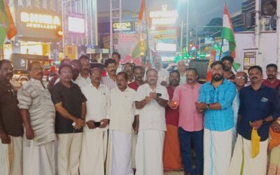 പഹൽ ഗ്രാമിലെ ഭീകരാക്രമണത്തിൽ കൊല്ലപ്പെട്ടവർക്കു ഈസ്റ്റ് മണ്ഡലം കോൺഗ്രസ് കമ്മിറ്റിയുടെ ആഭിമുഖ്യത്തിൽ മെഴുകുതിരി തെളിയിച്ച് ആദരാഞ്ജലികൾ അർപ്പിച്ചു