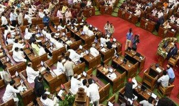 ഗവര്‍ണര്‍ ഒപ്പിട്ടില്ല; നിയമസഭകള്‍ പാസാക്കിയ 18 ശതമാനം ബില്ലുകള്‍ മൂന്ന് മാസത്തിലധികം വൈകി- റിപ്പോര്‍ട്ട്