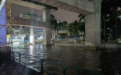 കനത്ത മഴയിൽ ബെം​ഗളൂരുവിൽ വൻ നാശനഷ്ടം, മണിക്കൂറുകൾ നീണ്ട ​ഗതാ​ഗതക്കുരുക്ക്, യെല്ലോ അലർട്ട്