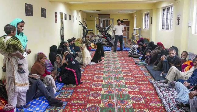 ഭീതിയുടെ രാത്രി; അതിര്‍ത്തി ഗ്രാമങ്ങളെ ലക്ഷ്യമിട്ട് പാകിസ്ഥാന്‍ ആക്രമണം, നുഴഞ്ഞുകയറ്റ ശ്രമം, പ്രതിരോധം തീര്‍ത്ത് സൈന്യം
