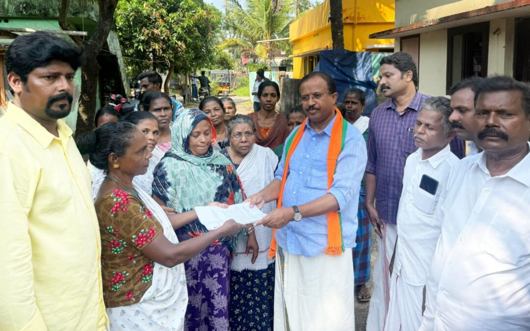 അഞ്ചുതെങ്ങിൽ സുനാമി പദ്ധതിപ്രകാരം നിർമ്മിച്ച വാസയോഗ്യമല്ലാത്ത വീടുകൾ വി മുരളീധരൻ സന്ദർശിച്ചു