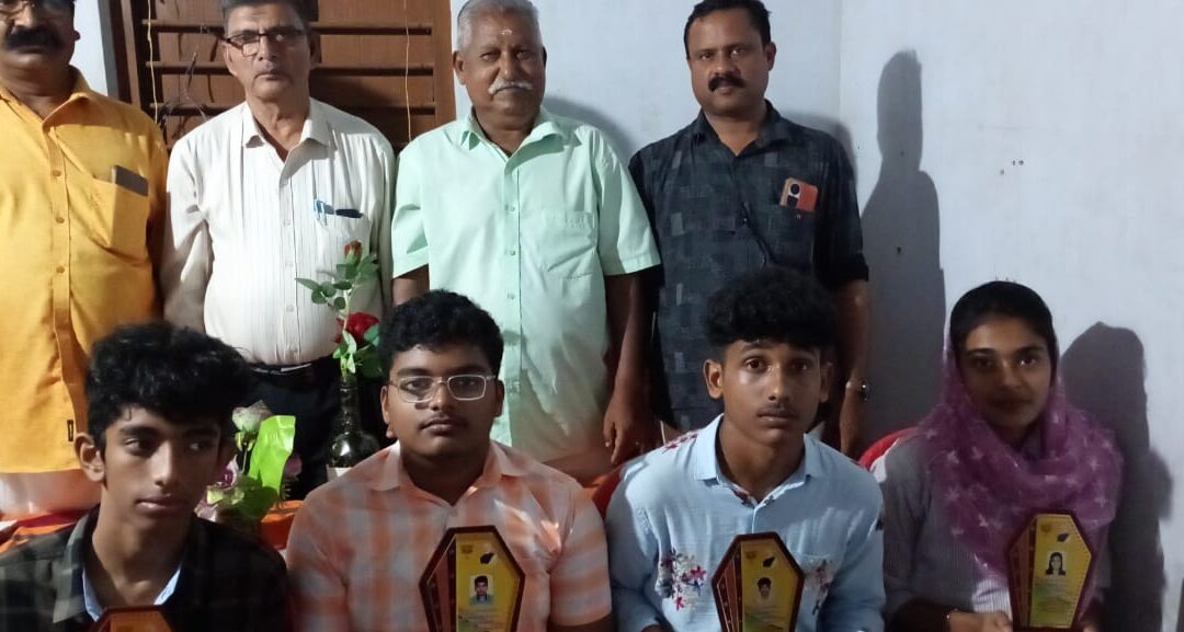 പത്താം ക്ലാസിൽ ഫുൾ എ പ്ലസ് വാങ്ങിയ കുട്ടികളെ ആദരിച്ചു