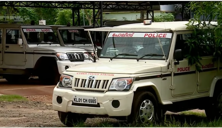 ഷൂസ് ധരിച്ച് സ്‌കൂളിലെത്തി, വിദ്യാര്‍ഥിക്ക് സീനിയേഴ്‌സിന്റെ ക്രൂരമര്‍ദ്ദനം; നിലത്ത് തള്ളിയിട്ട ശേഷം ബെഞ്ച് മറിച്ചിട്ടു