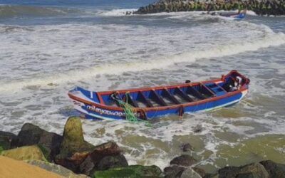 മുതലപ്പൊഴിയിൽ വീണ്ടും അപകടം : മത്സ്യബന്ധന യാനം തലകീഴായി മറിഞ്ഞു