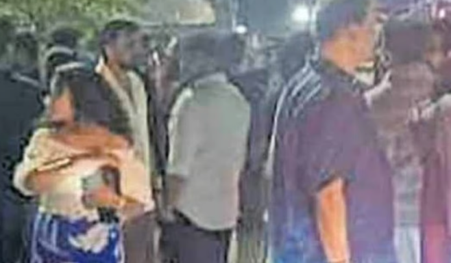 ബാറില് യുവാവിനെ കുത്തിയത് വൈന് ഗ്ലാസ് കൊണ്ട്, യുവതിക്കെതിരെ കേസ്