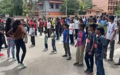 സെക്രട്ടേറിയറ്റിന് മുന്നില്‍ പ്രതിഷേധിച്ച് സൂംബാ അസോസിയേഷന്‍; പങ്കെടുത്ത് വിദ്യാഭ്യാസ മന്ത്രിയും