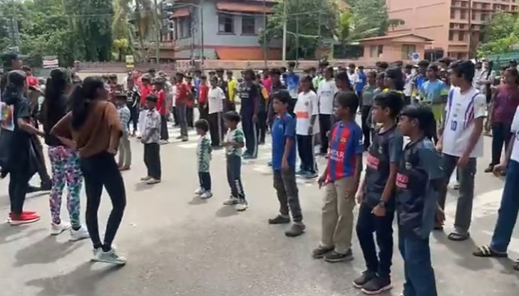 സെക്രട്ടേറിയറ്റിന് മുന്നില്‍ പ്രതിഷേധിച്ച് സൂംബാ അസോസിയേഷന്‍; പങ്കെടുത്ത് വിദ്യാഭ്യാസ മന്ത്രിയും