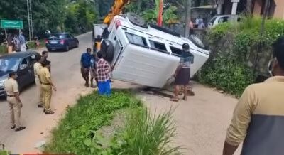 കുളത്തുപ്പുഴ പോലീസ് ജീപ്പ് മറിഞ്ഞ് അപകടം