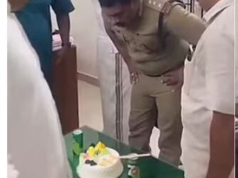 ‘ഹാപ്പി ബര്‍ത്ത് ഡേ ബോസ്’; പൊലീസ് സ്‌റ്റേഷനില്‍ യൂത്ത് കോണ്‍ഗ്രസ് നേതാക്കളുടെ പിറന്നാള്‍ ആഘോഷം, വിവാദം