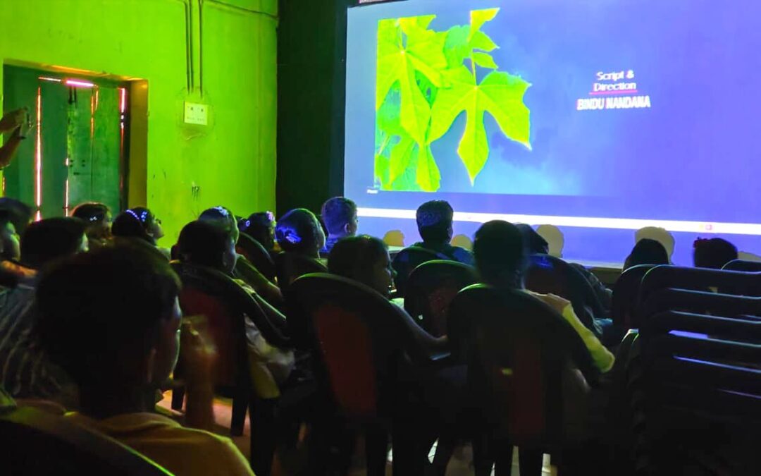 ചായമൻസയുടെ ആദ്യ പ്രദർശനം അടയമൺ യു പി എസിൽ  നടന്നു