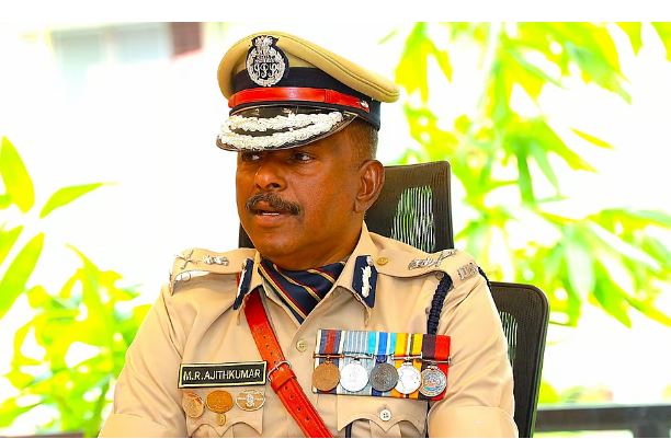 ട്രാക്ടറിൽ കയറിയത് എഡിജിപി, ഡ്രൈവർക്കെതിരെ കേസ്; ഹൈക്കോടതി വിധി ലംഘിച്ചെന്ന് എഫ്ഐആർ