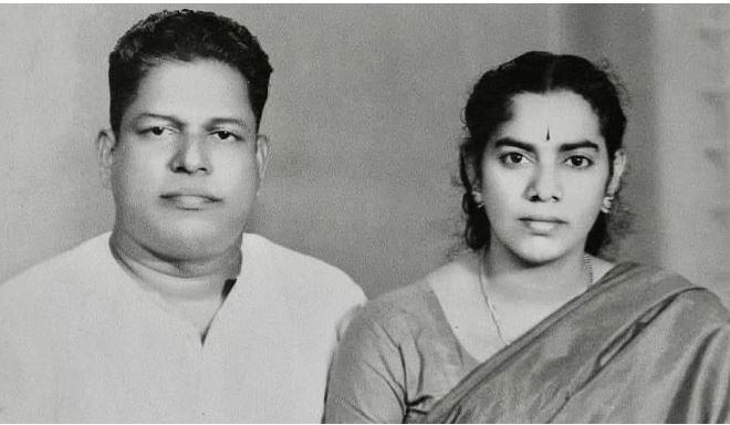 ‘ഇന്ന് അച്ഛന്റെയും അമ്മയുടെയും വിവാഹ വാര്‍ഷികം..’, കുറിപ്പുമായി വിഎസിന്റെ മകന്‍