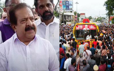 ‘വി എസ് വരുമ്പോള്‍ ഞാനിവിടെ വേണ്ടേ ?’; വഴിയരികില്‍ കാത്തു നിന്ന് രമേശ് ചെന്നിത്തല; വിപ്ലവമണ്ണിലൂടെ വിലാപയാത്ര