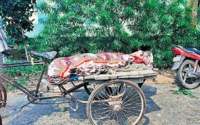 ആംബുലന്‍സിന് നല്‍കാന്‍ 1200 രൂപയില്ല, മകളുടെ മൃതദേഹം സൈക്കിള്‍ റിക്ഷയില്‍ പോസ്റ്റ്‌മോര്‍ട്ടത്തിന് എത്തിച്ച് പിതാവ്