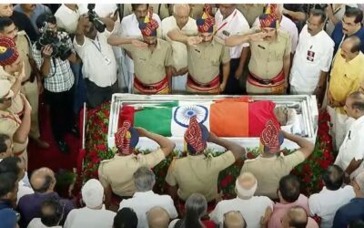 ‘ഞങ്ങടെ നെഞ്ചിലെ റോസാപ്പൂവേ….’; കടലിരമ്പം പോലെ ജനപ്രവാഹം, വിഎസിന് അന്ത്യാഞ്ജലി, ദര്‍ബാര്‍ ഹാളില്‍ പൊതുദര്‍ശനം