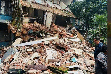 ആരോഗ്യരംഗത്തെ വെന്റിലേറ്ററിലാക്കി; വീണാ ജോര്‍ജ് രാജിവയ്ക്കണം; കോട്ടയം മെഡിക്കല്‍ കോളജ് അപകടത്തില്‍ വന്‍ പ്രതിഷേധം