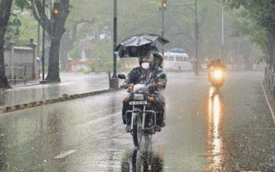 ബുധനാഴ്ച വരെ ശക്തമായ മഴ, ഏഴു ജില്ലകളില്‍ യെല്ലോ അലര്‍ട്ട്; 50 കിലോമീറ്റര്‍ വേഗത്തില്‍ കാറ്റ്