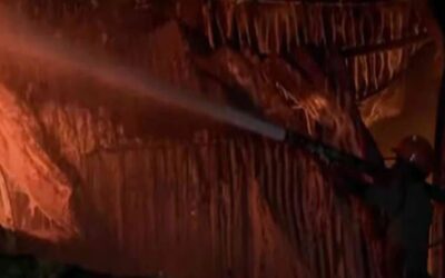 കൊച്ചി നഗരത്തില്‍ വന്‍ തീപിടിത്തം, ടൗണ്‍ഹാളിനടുത്ത് ഫര്‍ണീച്ചര്‍ കട കത്തി നശിച്ചു