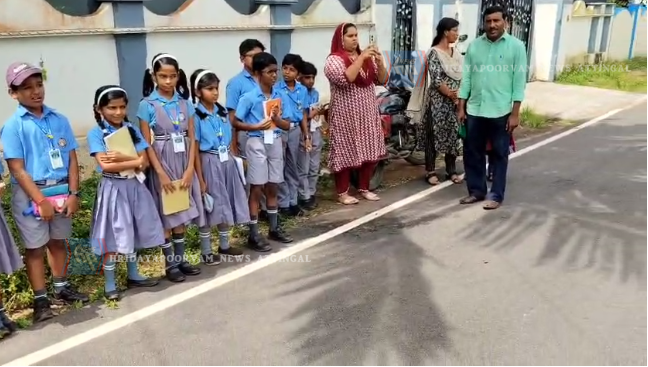 “സ്വാതന്ത്ര്യത്തിന്റെ ചിറകൊച്ചകൾ “എന്ന പരിപാടി സംഘടിപ്പിച്ച് പെരുംകുളം എ എം എൽ പി എസ്