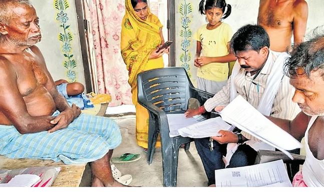 മരിച്ച സ്ത്രീ ജീവനോടെ! മരണ സര്‍ട്ടിഫിക്കറ്റിന്റെ അപേക്ഷകന്‍ ഭര്‍ത്താവ്; ബിഹാറിലെ വോട്ടര്‍പട്ടിക പുനഃപരിശോധനയിലെ വിവരങ്ങള്‍