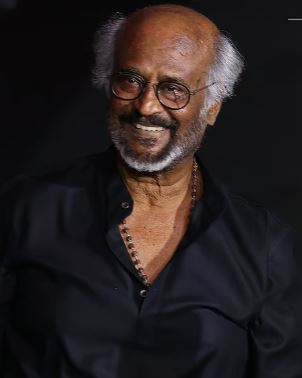 രജനികാന്തിന്റെ 50 വർഷങ്ങൾ; 5,500 ഫോട്ടോകൾ കൊണ്ട് ക്ഷേത്രം അലങ്കരിച്ച് ആരാധകൻ