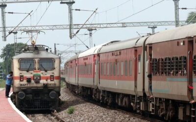 വടികൊണ്ട് അടിച്ച് ഫോണ്‍ തട്ടിയെടുക്കും, ട്രെയിനില്‍ ഉത്തരേന്ത്യന്‍ മോഡല്‍ കവര്‍ച്ച, മലയാളികള്‍ പിടിയില്‍