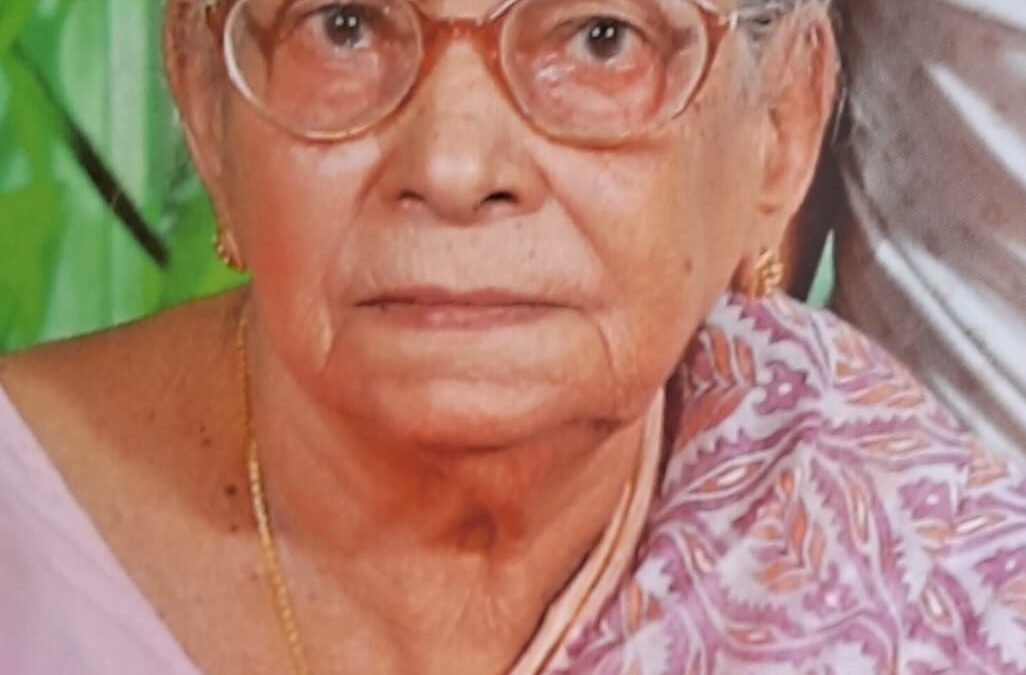 അമ്മിണി തോമസ് (94) അന്തരിച്ചു