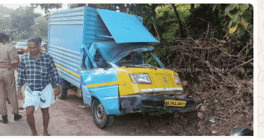 തട്ടത്തുമല മണലേത്തുപച്ചയിൽ വാഹനാപകടം: ഡ്രൈവർ മരണപ്പെട്ടു