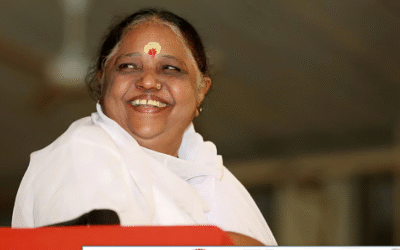 50ലധികം സമൂഹവിവാഹം, അമൃതകീര്‍ത്തി പുരസ്‌കാര സമര്‍പ്പണം; മാതാ അമൃതാനന്ദമയിയുടെ 72-ാം ജന്മദിനം 27 ന്