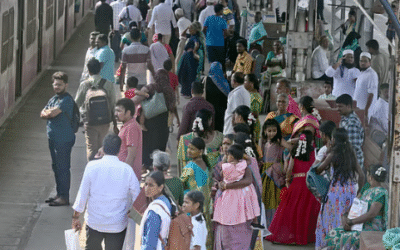 ടിക്കറ്റ് പരിശോധനയ്ക്ക് പിന്നാലെ ഇന്‍സ്റ്റഗ്രാം ഫോളോ റിക്വസ്റ്റ്, ട്രെയിന്‍ യാത്രയിലെ വിചിത്ര അനുഭവം പങ്കുവച്ച് യുവതി