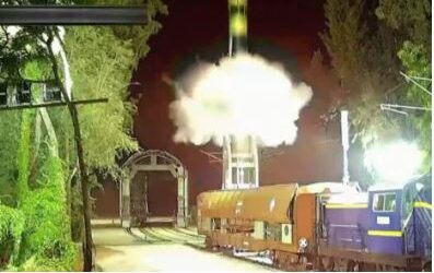 ട്രെയിൻ കോച്ചിൽ നിന്ന് മിസൈൽ വിക്ഷേപിച്ച് ഇന്ത്യ