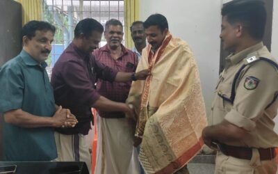 ആറ്റിങ്ങൽ എസ് ഐയ്കും എ എസ് ഐയ്കും എൻ എസ് എസ് കരയോഗത്തിന്റെ ആദരവ്