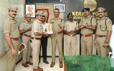 ആറ്റിങ്ങൽ എസ് ഐയ്കും എ എസ് ഐയ്കും ആദരവ് നൽകി