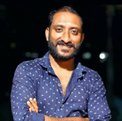 വർക്കലയിൽ നിയന്ത്രണം തെറ്റിയ ബൈക്ക് സ്കൂൾ ബസിലിടിച്ച്  യുവാവ് മരിച്ചു