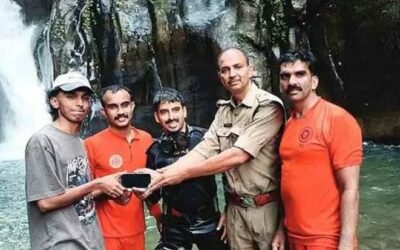 ഐഫോണ്‍ വെള്ളച്ചാട്ടത്തില്‍ വീണു, രക്ഷാദൗത്യവുമായി അഗ്നിരക്ഷാ സേന