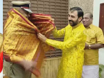 ഉണ്ണികൃഷ്ണന്‍ പോറ്റിക്ക് കോടികളുടെ ദുരൂഹ സാമ്പത്തിക ഇടപാടുകള്‍; ഉന്നതര്‍ക്കൊപ്പമുള്ള ചിത്രങ്ങള്‍ പുറത്ത്