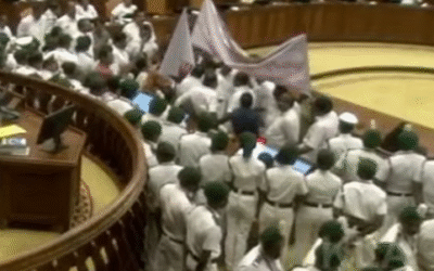 നിയമസഭയിലെ പ്രതിഷേധത്തില്‍ കടുത്ത നടപടി; മൂന്ന് പ്രതിപക്ഷ എംഎല്‍എമാര്‍ക്ക് സസ്‌പെന്‍ഷന്‍