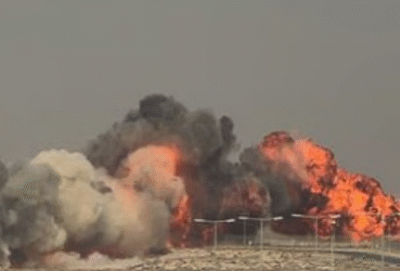 ഇന്ത്യന് യുദ്ധവിമാനം തേജസ് തകര്ന്നു വീണു; പൈലറ്റിന് വീരമൃത്യു; അപകടം ദുബൈ എയര്ഷോയ്ക്കിടെ