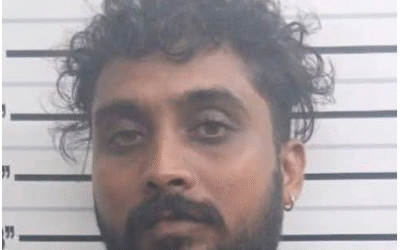 യുവതിയുടെ കുളിമുറിദൃശ്യം ഒളിച്ചുനിന്ന് മൊബൈൽ ഫോണിൽ പകർത്തിയ യൂബർ ഡ്രൈവറെ പൊലീസ് അറസ്റ്റുചെയ്തു