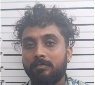 യുവതിയുടെ കുളിമുറിദൃശ്യം ഒളിച്ചുനിന്ന് മൊബൈൽ ഫോണിൽ പകർത്തിയ യൂബർ ഡ്രൈവറെ പൊലീസ് അറസ്റ്റുചെയ്തു