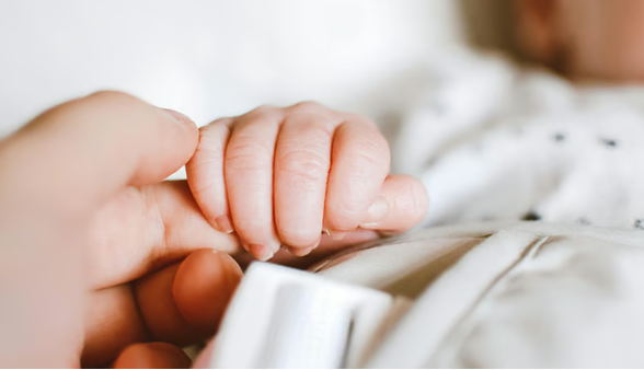 എഐ സഹായത്തോടെ 19 വർഷത്തിന് ശേഷം മാതാപിതാക്കളായി യുഎസ് ദമ്പതികൾ