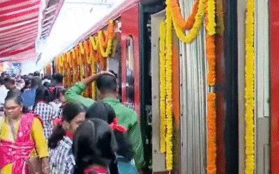 എറണാകുളം- ബംഗളൂരു വന്ദേഭാരത് ഇന്നുമുതല് ട്രാക്കിലേക്ക്, പ്രധാനമന്ത്രി ഫ്ലാഗ് ഓഫ് ചെയ്യും