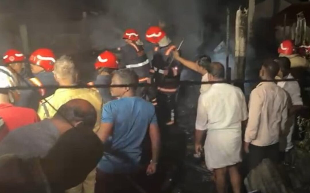 കൊല്ലത്ത് വന് തീപിടിത്തം; അഞ്ച് വീടുകള് കത്തിനശിച്ചു