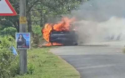 പാലക്കാട് നടുറോഡില് കാര് കത്തി; വാഹനത്തിനുള്ളില് മൃതദേഹം; അന്വേഷണം