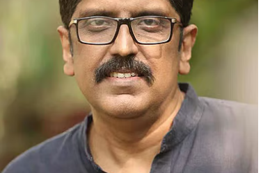 ‘പറയാനെന്തോ ബാക്കി വച്ച് ശ്രീനിവാസന്‍ മടങ്ങി, ഏത് കാലത്തും പുനര്‍വായിക്കേണ്ട എഴുത്ത്’: ബി ഉണ്ണികൃഷ്ണന്‍